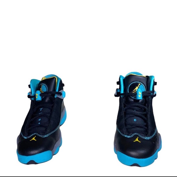 Jordan sneaker like new in box kids size 4y - Picture 2 of 5